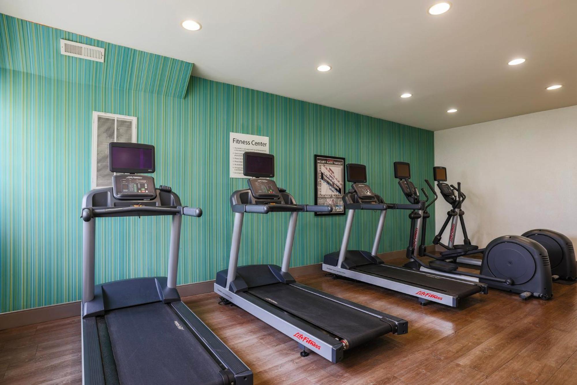 Holiday Inn Express Burlington By Ihg Dış mekan fotoğraf