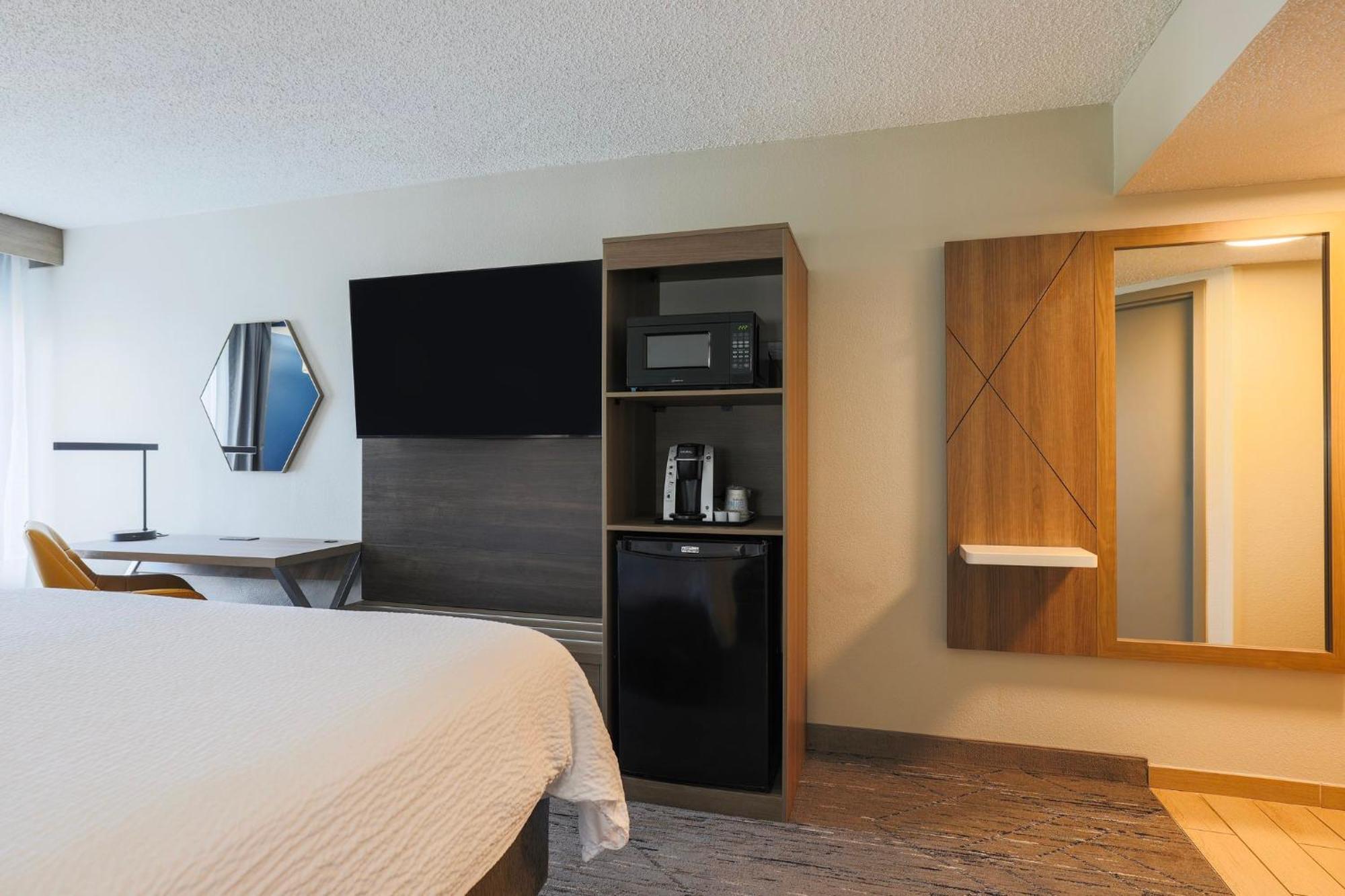 Holiday Inn Express Burlington By Ihg Dış mekan fotoğraf