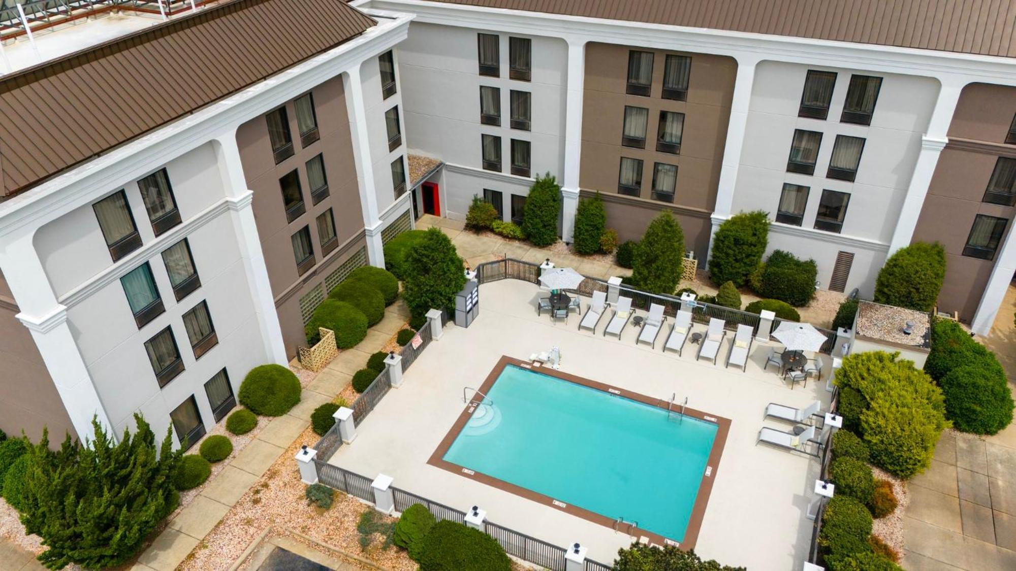 Holiday Inn Express Burlington By Ihg Dış mekan fotoğraf