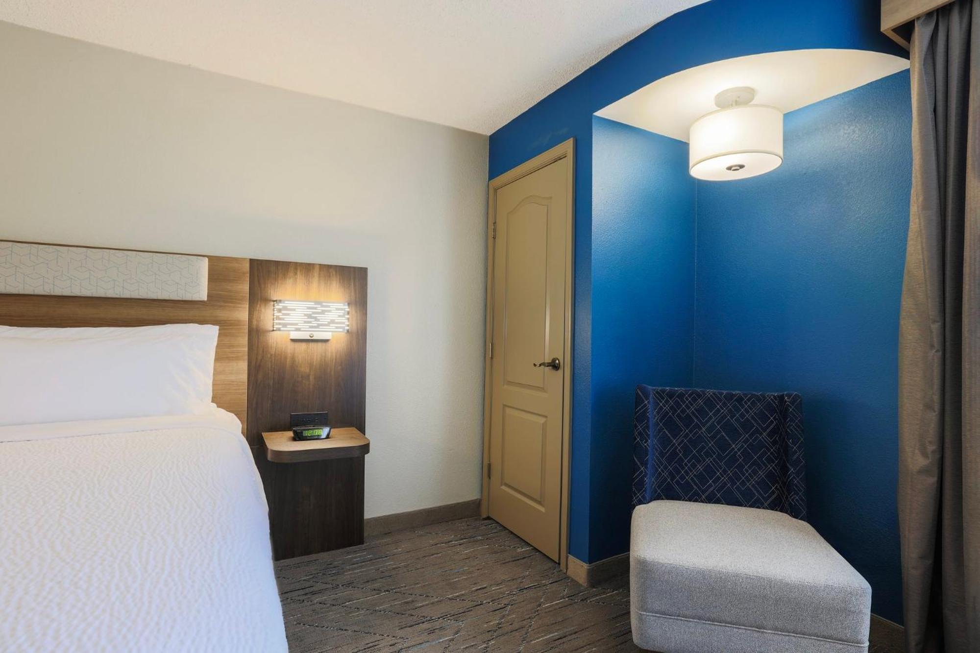 Holiday Inn Express Burlington By Ihg Dış mekan fotoğraf
