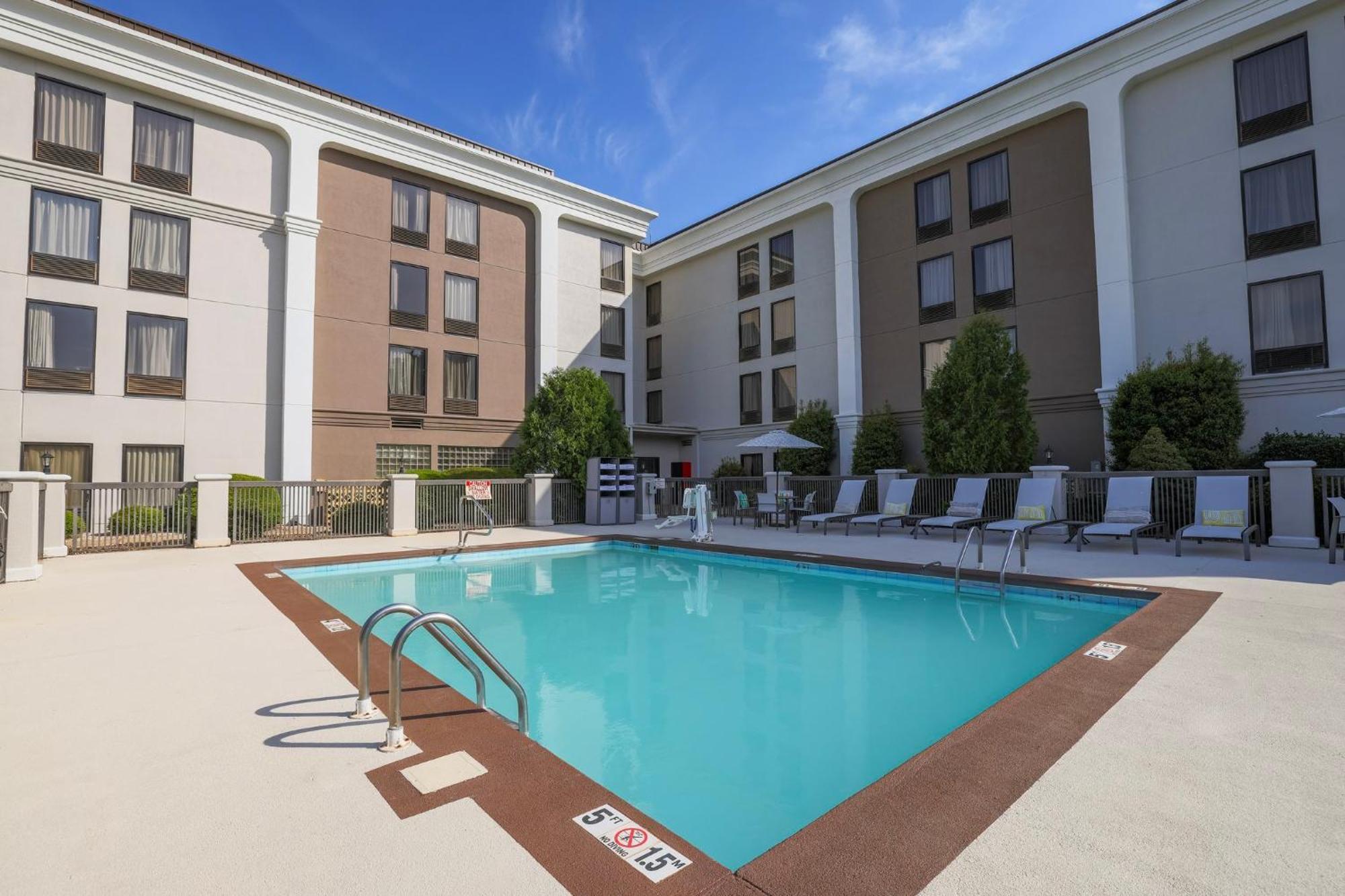 Holiday Inn Express Burlington By Ihg Dış mekan fotoğraf