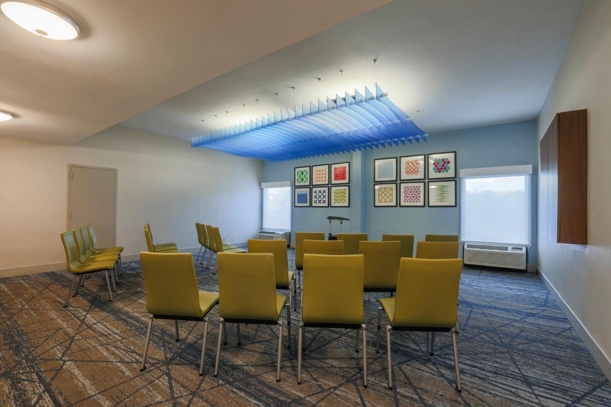 Holiday Inn Express Burlington By Ihg Dış mekan fotoğraf