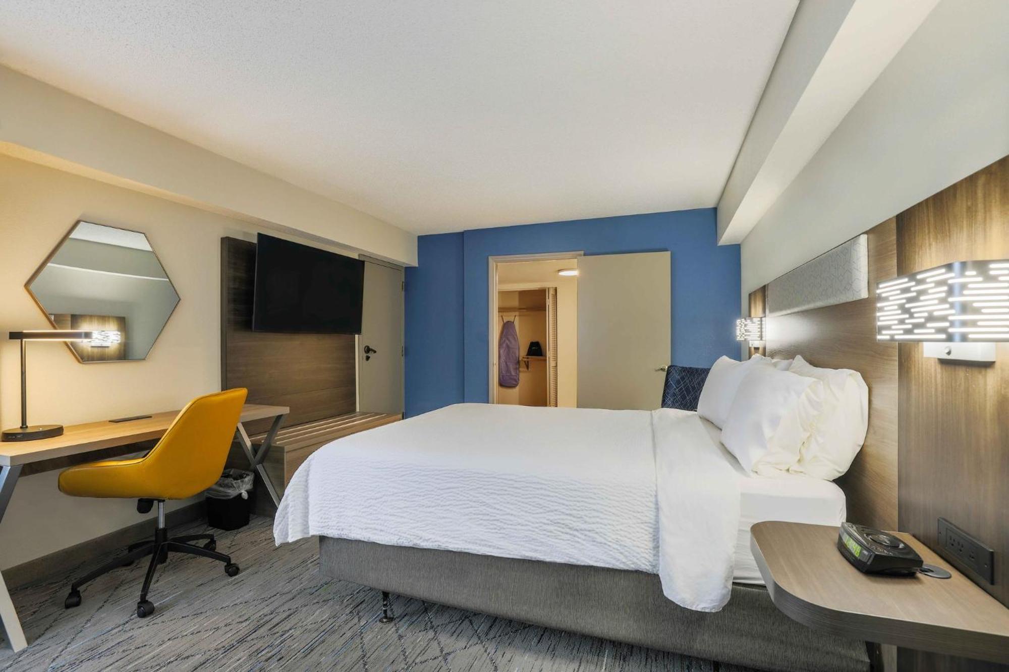Holiday Inn Express Burlington By Ihg Dış mekan fotoğraf