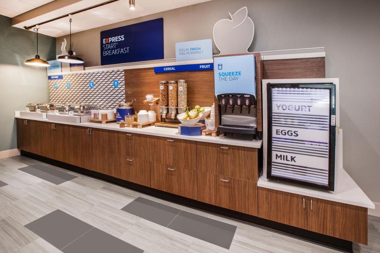 Holiday Inn Express Burlington By Ihg Dış mekan fotoğraf