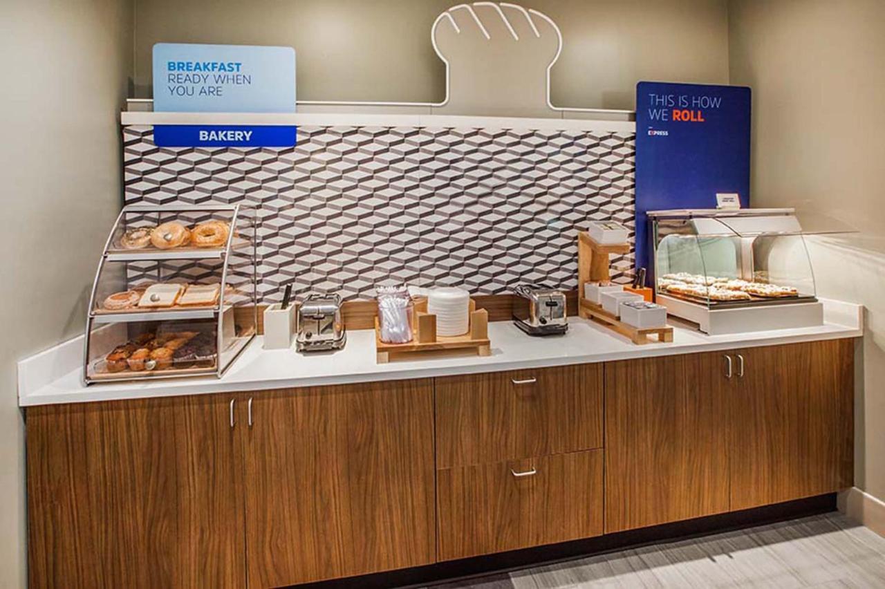 Holiday Inn Express Burlington By Ihg Dış mekan fotoğraf